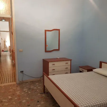 Lägenhet Affittacamere Bilocale SantʼAlessio Siculo